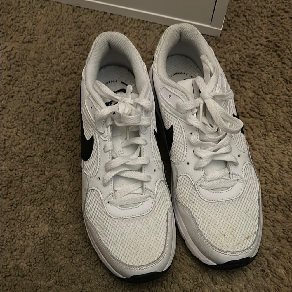 Nike Classic White and Black Running Shoes